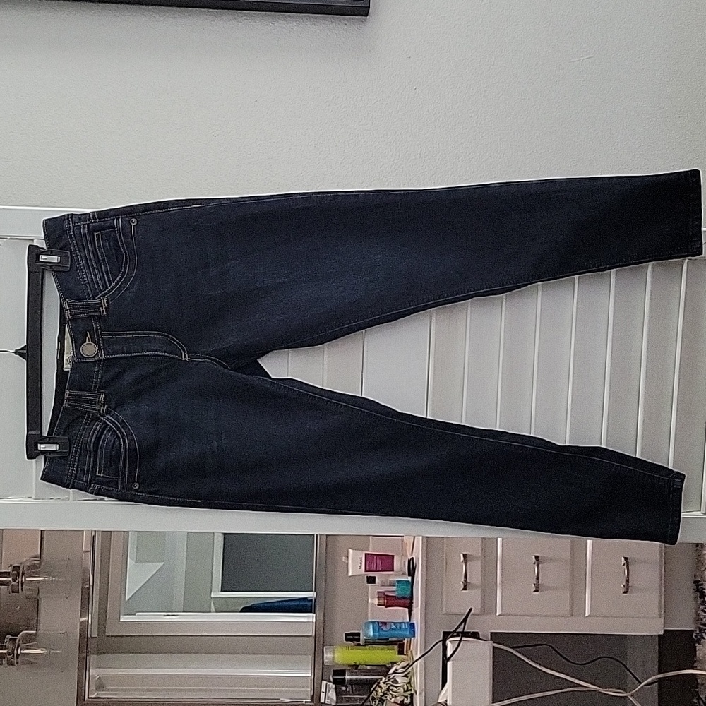 Denim crop jeans dark wash.